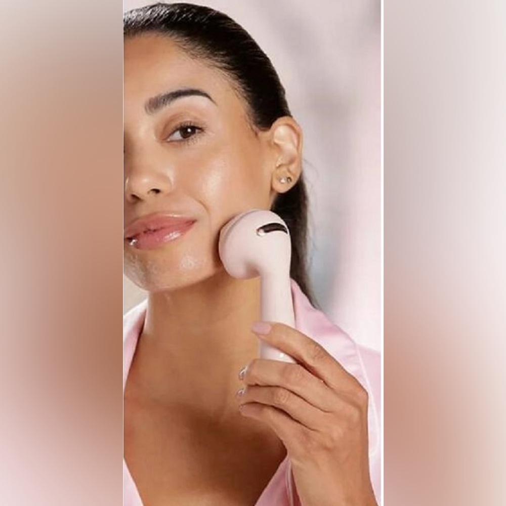NIB Flawless Cleanse Facial Cleanser and Massager